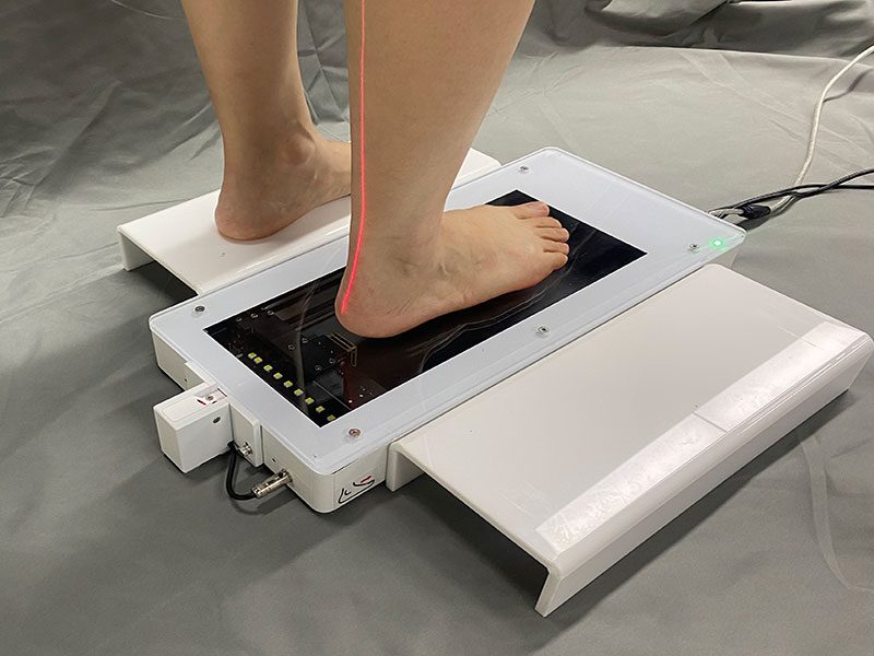 Two dimensional scanning services of the soles of the feet